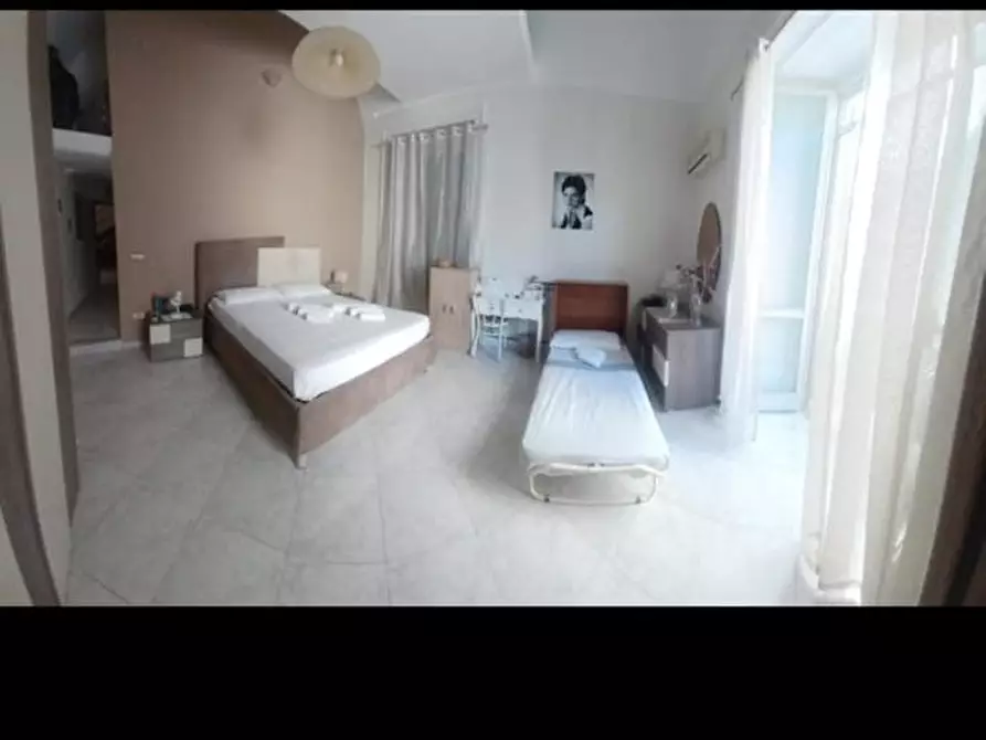 Immagine 6 di Camera in affitto  in Via San Severo a Capodimonte a Napoli