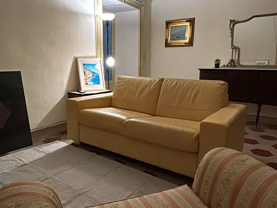 Immagine 8 di Camera in affitto  in Piazza Dante a Napoli