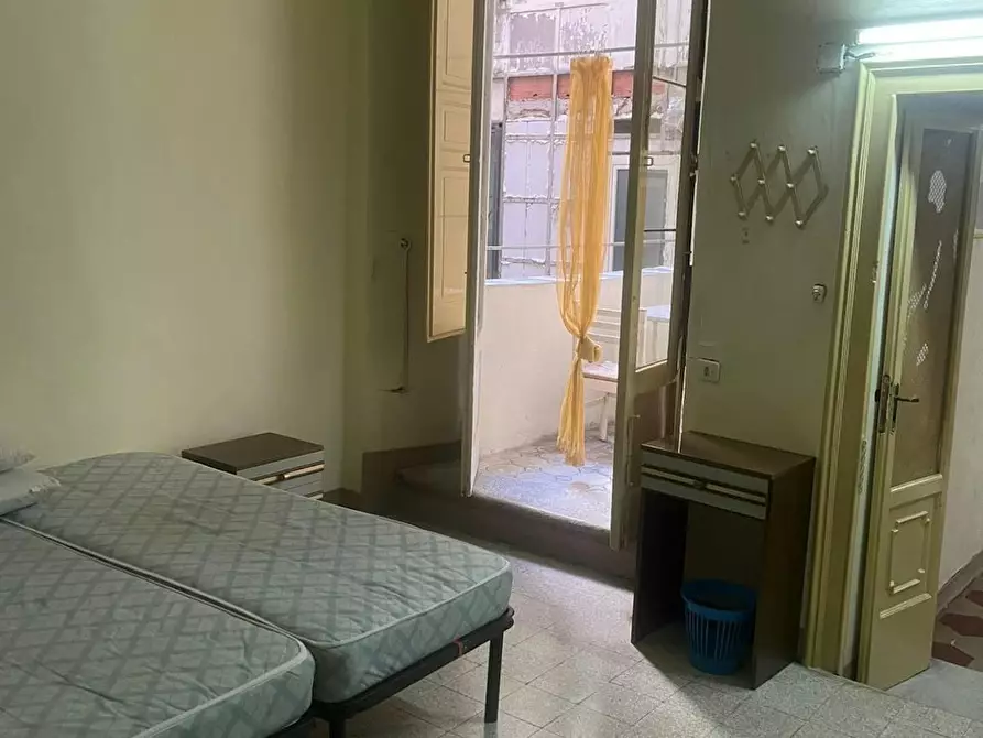 Immagine 1 di Camera in affitto  in Piazza Dante a Napoli