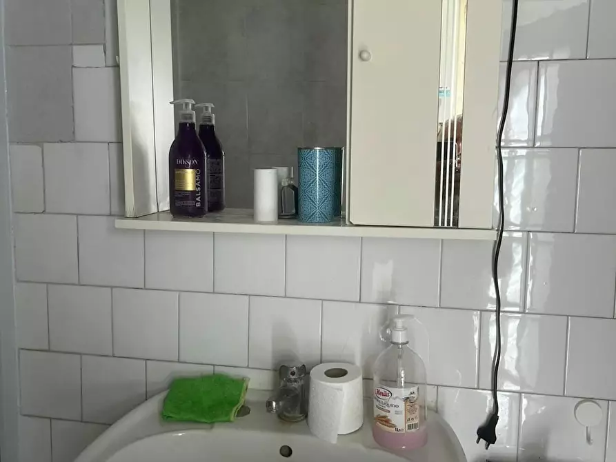 Immagine 10 di Camera in affitto  in Piazza Dante a Napoli