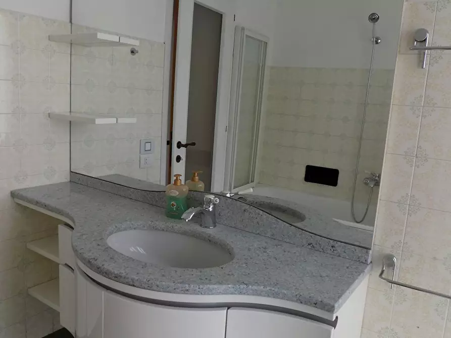 Immagine 10 di Camera in affitto  in Via della Branca Manno a Padova