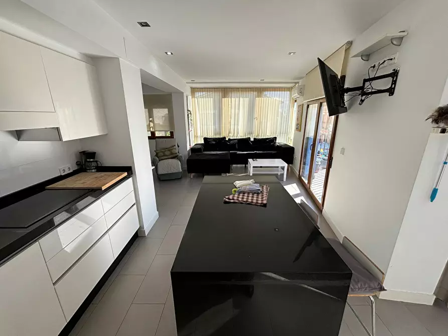 Immagine 3 di Appartamento in affitto  in Carrer de Gabriel Moreno a Lloma De Castazar