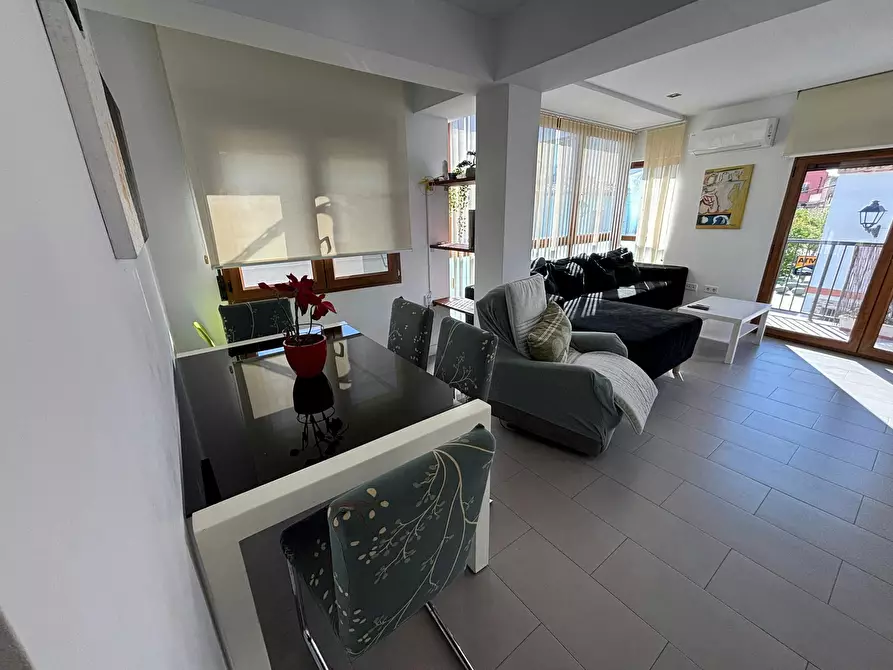 Immagine 1 di Appartamento in affitto  in Carrer de Gabriel Moreno a Lloma De Castazar