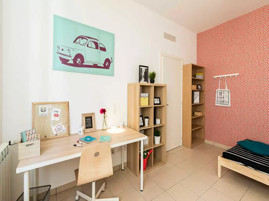 Immagine 4 di Camera in affitto  in Via Gardone a Milano