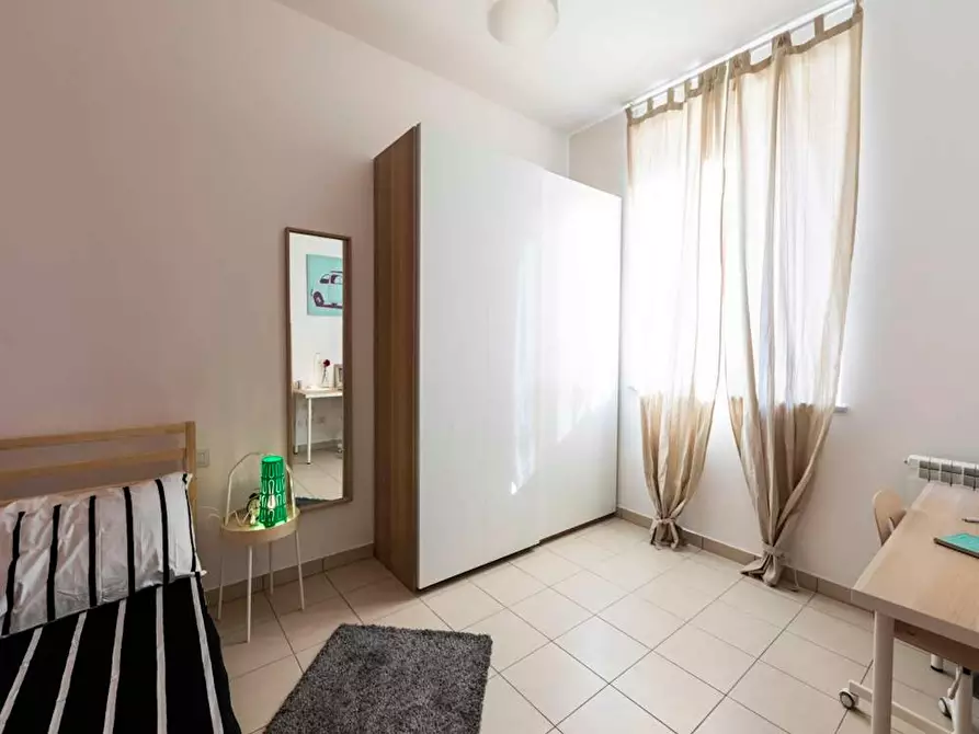 Immagine 6 di Camera in affitto  in Via Gardone a Milano