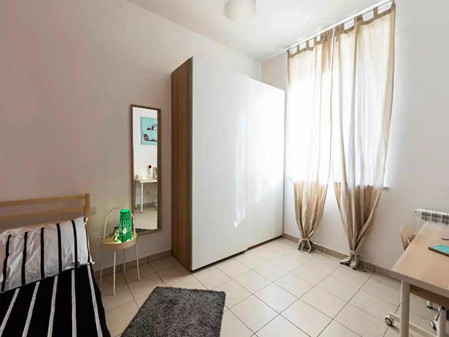 Immagine 6 di Camera in affitto  in Via Gardone a Milano