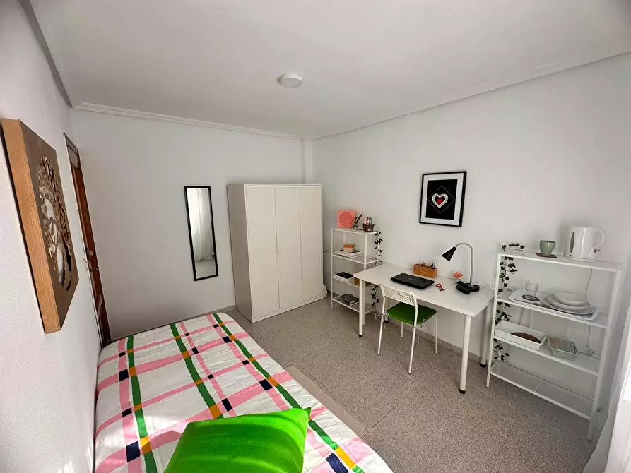 Immagine 4 di Camera in affitto  in Carrer Garbinet a Alicante/Alacant