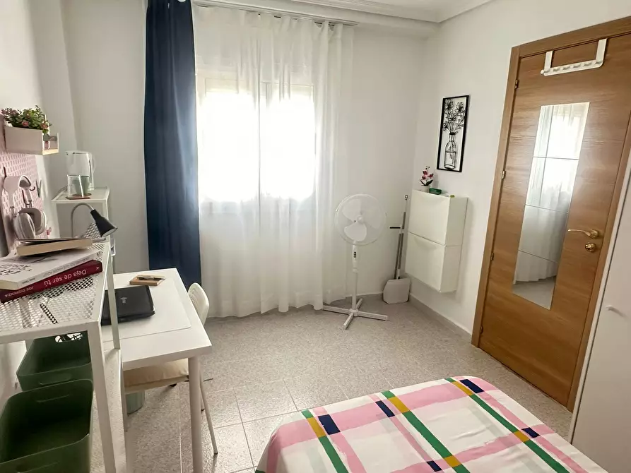Immagine 3 di Camera in affitto  in Carrer Garbinet a Alicante/Alacant
