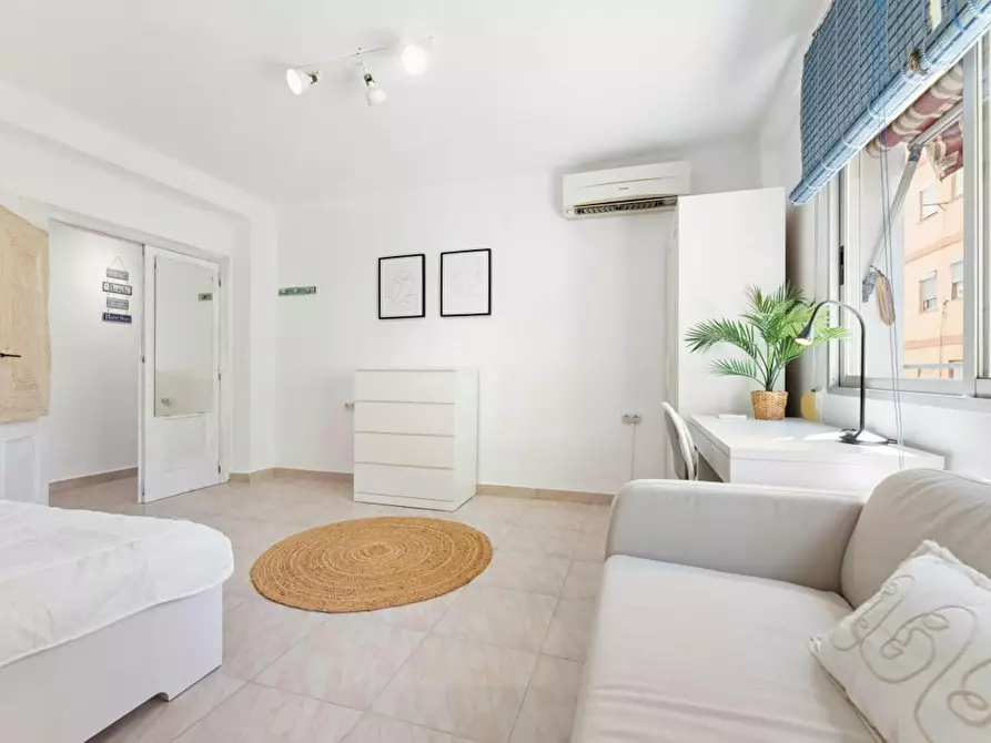 Immagine 5 di Camera in affitto  in Carrer d' Antonio Ponz a Valencia