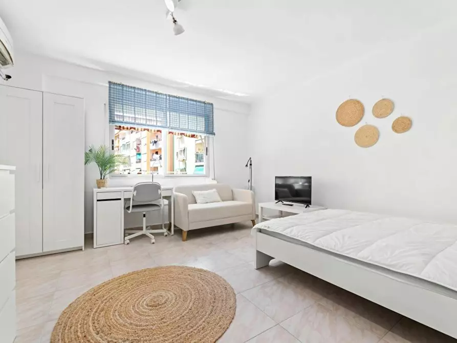 Immagine 4 di Camera in affitto  in Carrer d' Antonio Ponz a Valencia