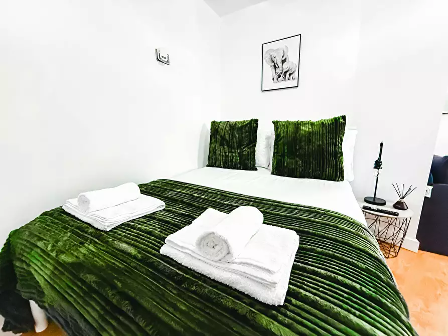 Immagine 2 di Appartamento in affitto  in Church Lane a 