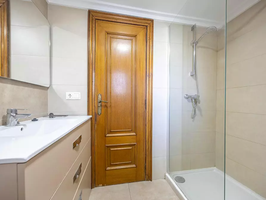 Immagine 6 di Camera in affitto  in Carrer d'Alemany a Valencia