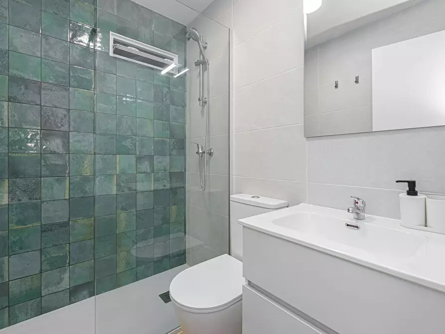 Immagine 6 di Camera in affitto  in Carrer Italia a Alicante/Alacant