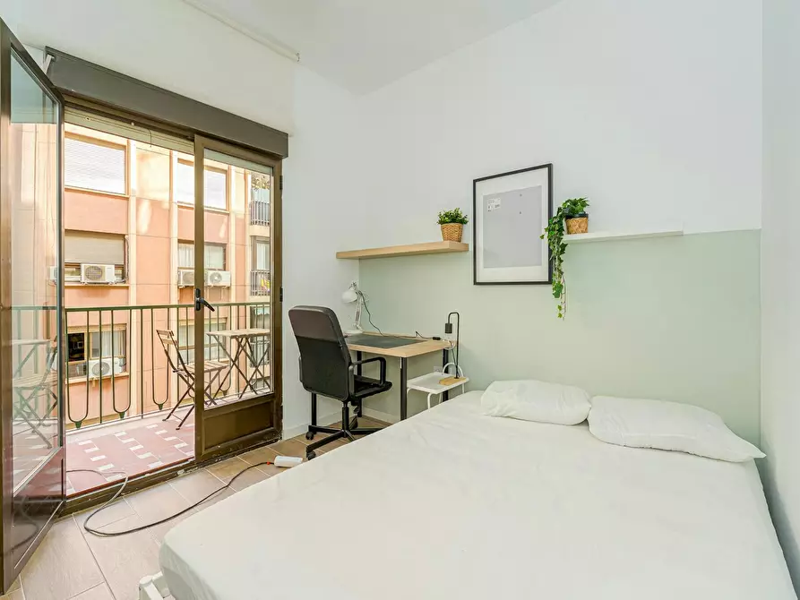 Immagine 1 di Camera in affitto  in Carrer Italia a Alicante/Alacant