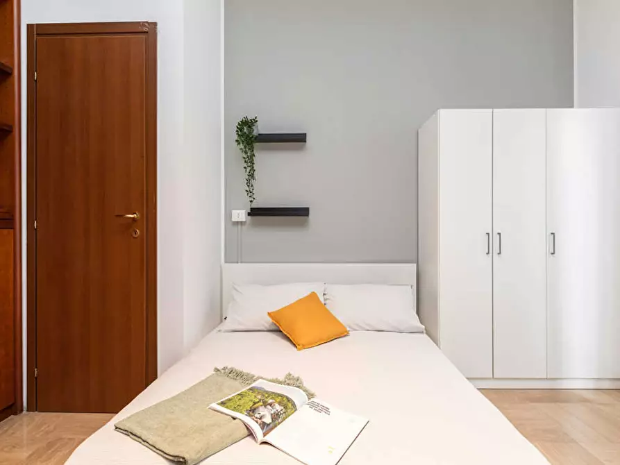 Immagine 3 di Camera in affitto  in Viale Emilio Caldara a Milano