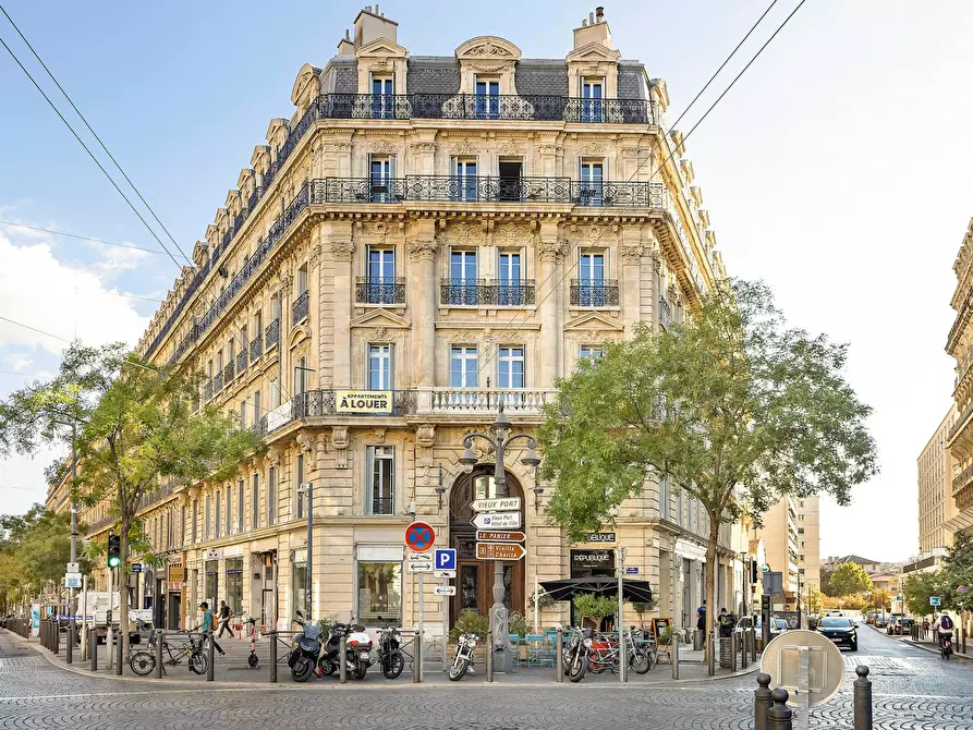Immagine 8 di Appartamento in affitto  in Place Sadi-Carnot a Marseille 02