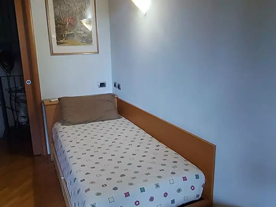 Immagine 1 di Camera in affitto  in Via Cristoforo Colombo a Carate Brianza