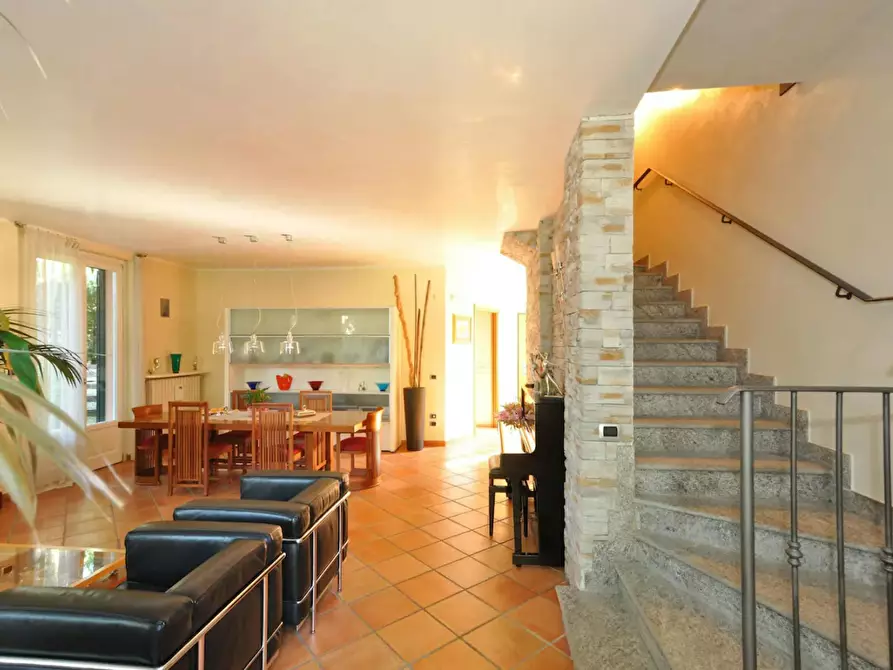 Immagine 10 di Camera in affitto  in Via Cristoforo Colombo a Carate Brianza