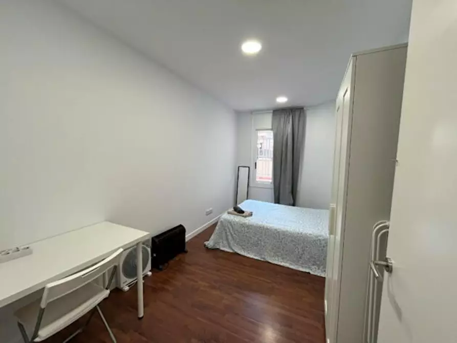 Immagine 1 di Camera in affitto  in Passeig de Sant Joan a Barcelona