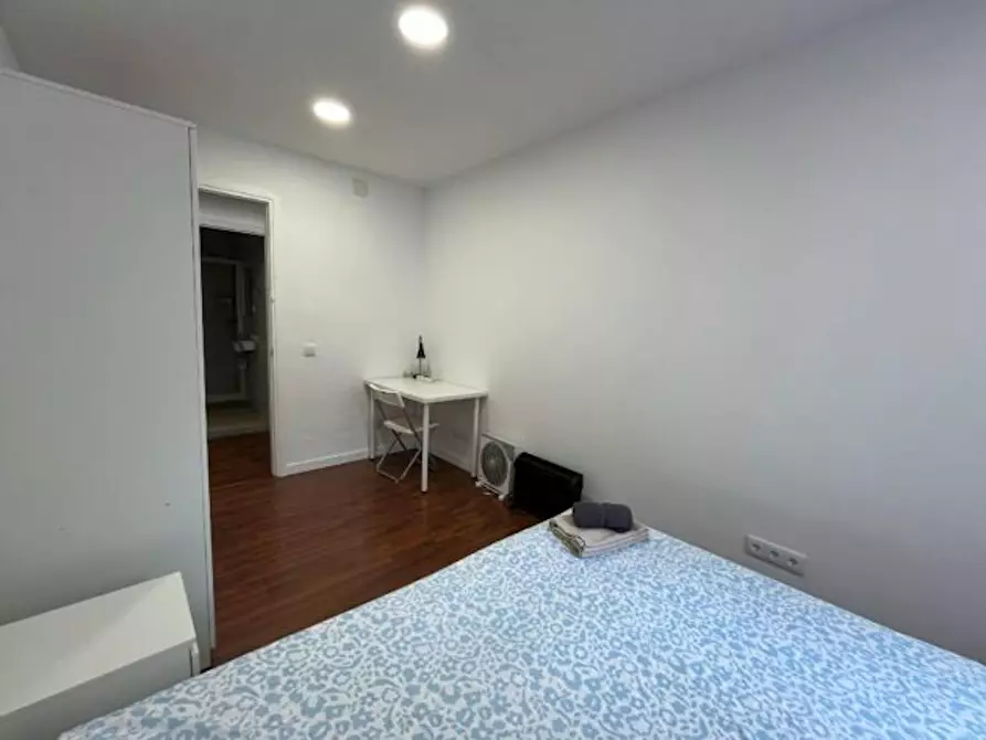 Immagine 4 di Camera in affitto  in Passeig de Sant Joan a Barcelona