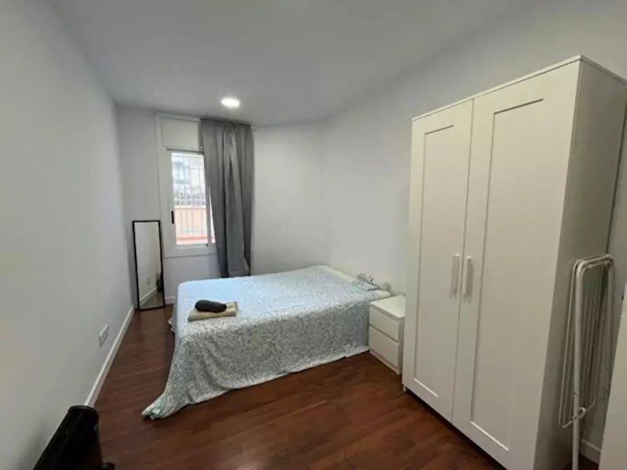 Immagine 6 di Camera in affitto  in Passeig de Sant Joan a Barcelona