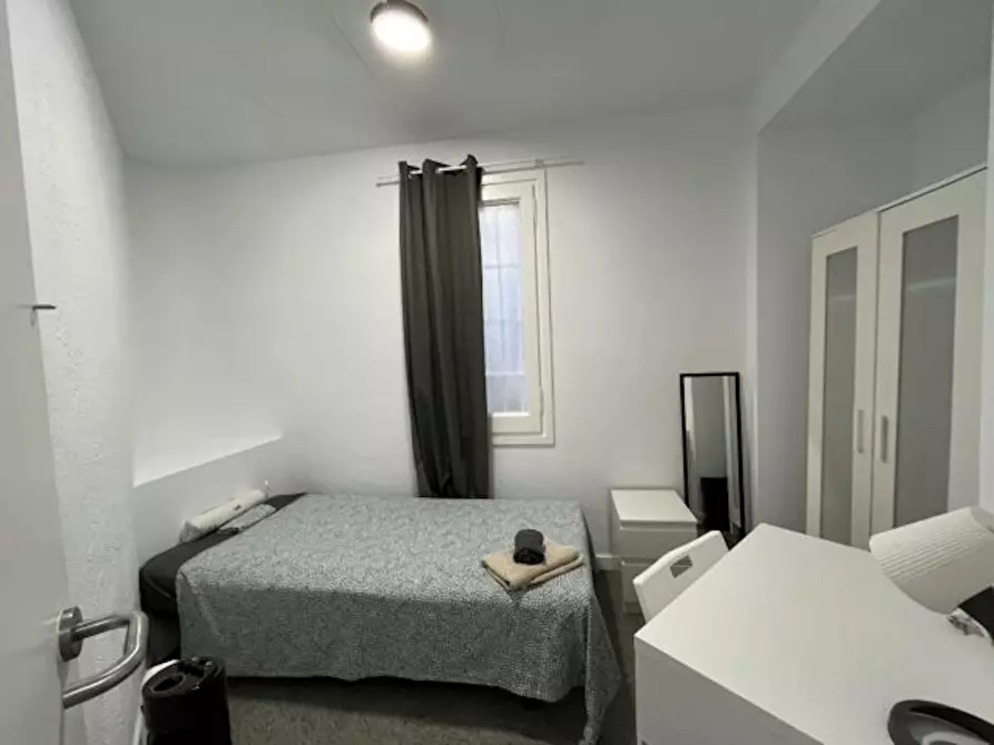 Immagine 1 di Camera in affitto  in Passeig de Sant Joan a Barcelona