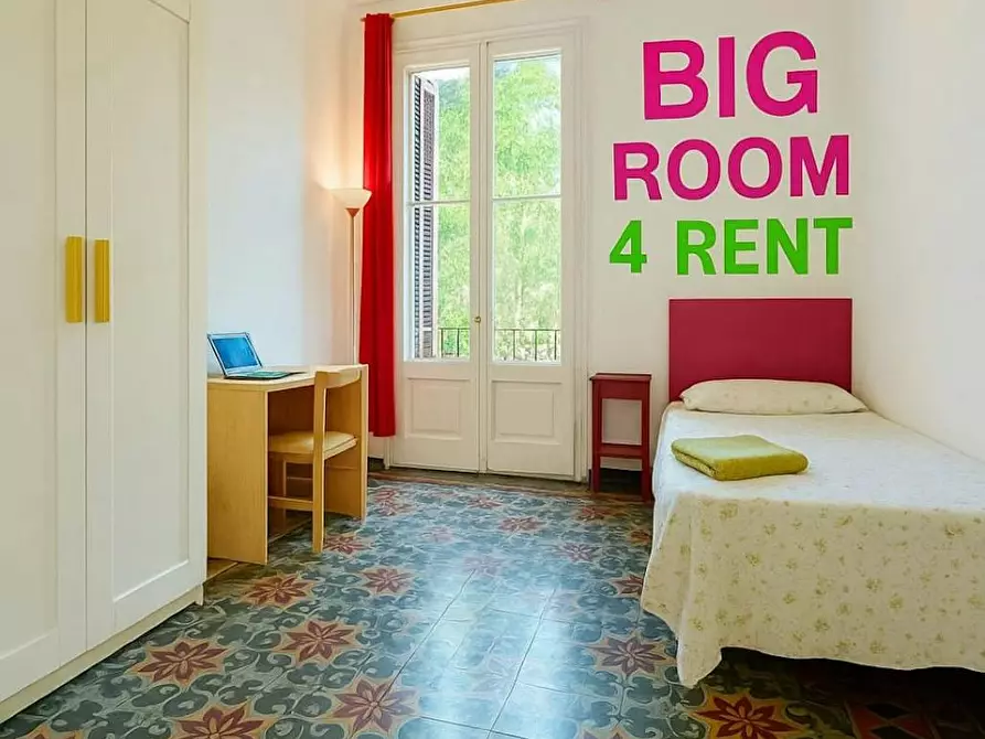 Immagine 1 di Camera in affitto  in Carrer del Consell de Cent a Barcelona