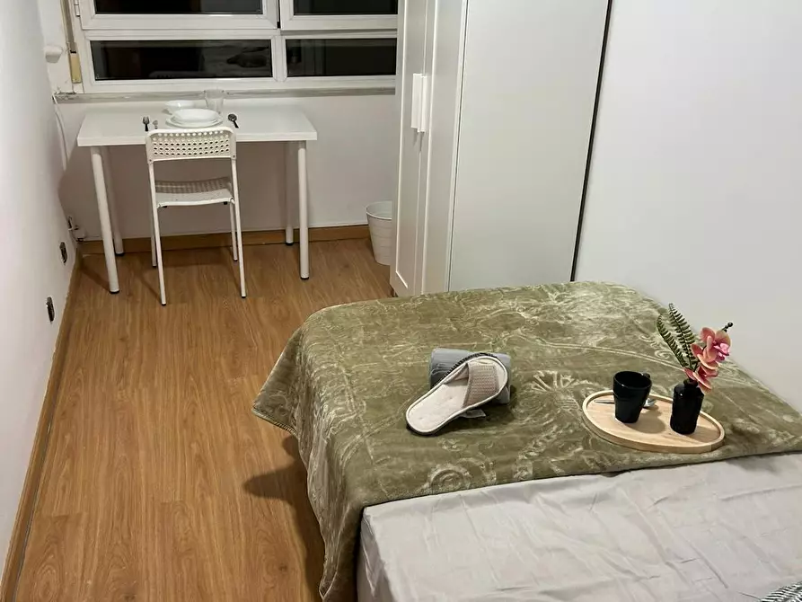 Immagine 1 di Camera in affitto  in Calle de Marcelo Usera a Madrid
