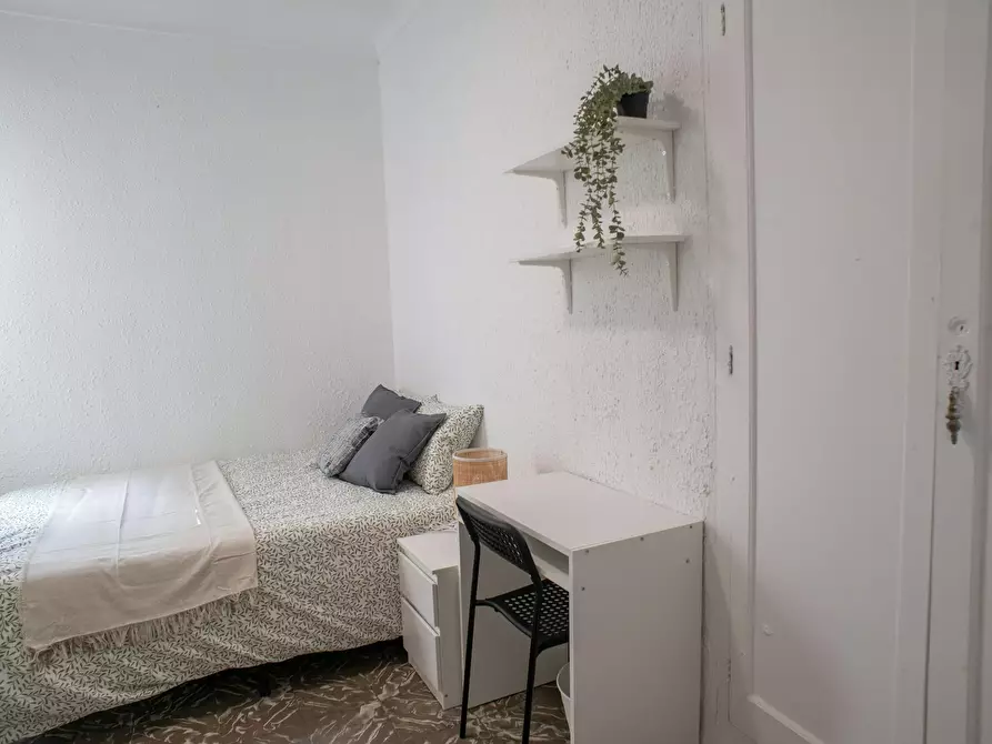 Immagine 2 di Camera in affitto  in Carrer Trafalgar a Barrio De Porta