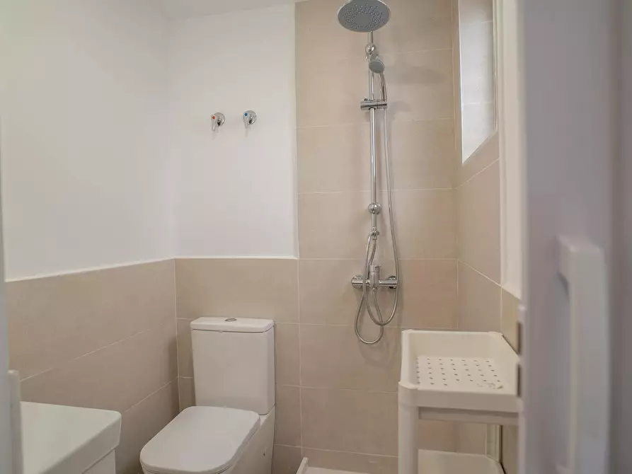 Immagine 5 di Camera in affitto  in Carrer Trafalgar a Barrio De Porta