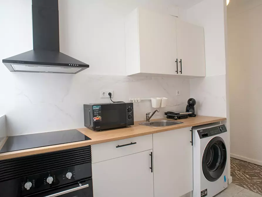 Immagine 10 di Camera in affitto  in Carrer Trafalgar a Barrio De Porta