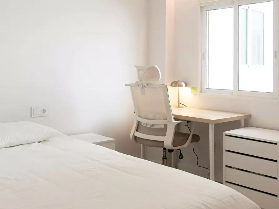 Immagine 1 di Camera in affitto  in Avinguda del Cid a Valencia