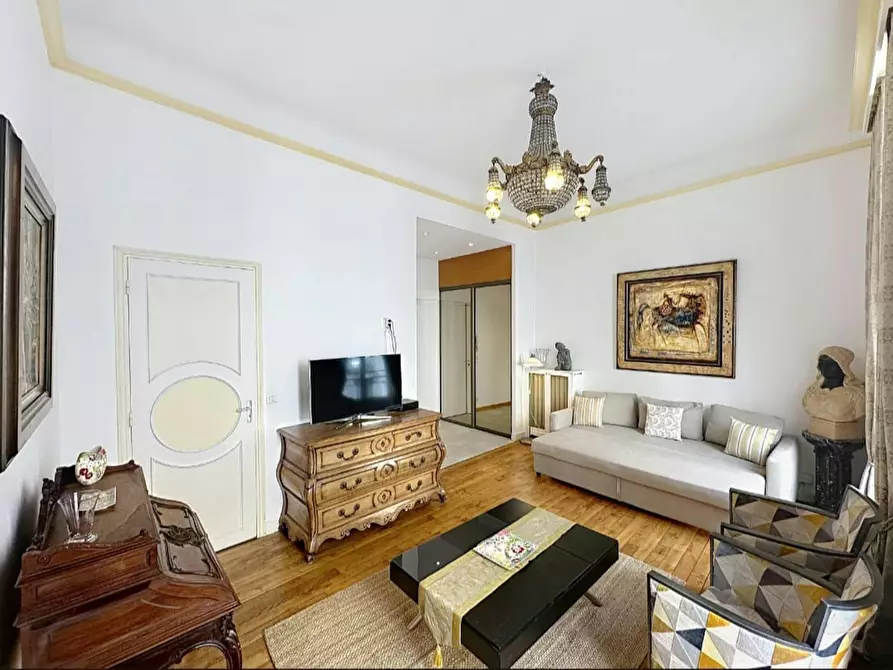 Immagine 3 di Appartamento in affitto  in Rue Saint-Roch a Paris