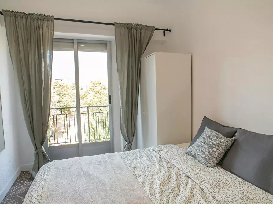 Immagine 1 di Camera in affitto  in Carrer Trafalgar a Barrio De Porta