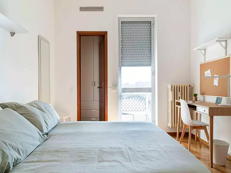 Immagine 1 di Camera in affitto  in Via Gianfranco Zuretti a Milano