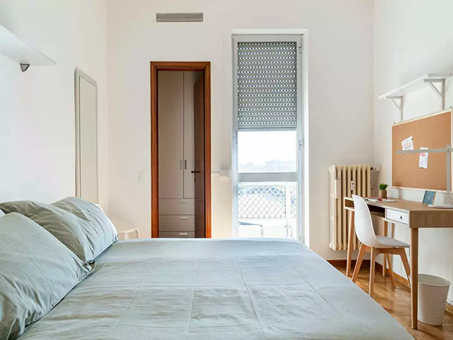 Immagine 2 di Camera in affitto  in Via Gianfranco Zuretti a Milano