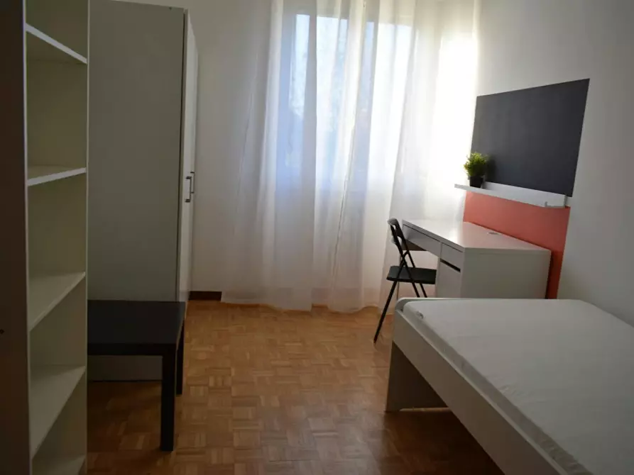 Immagine 2 di Camera in affitto  in Via Rocca d'Anfo a Brescia