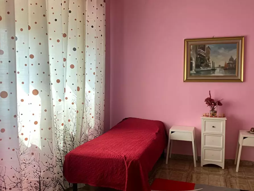 Immagine 3 di Camera in affitto  in Via Avola a Roma