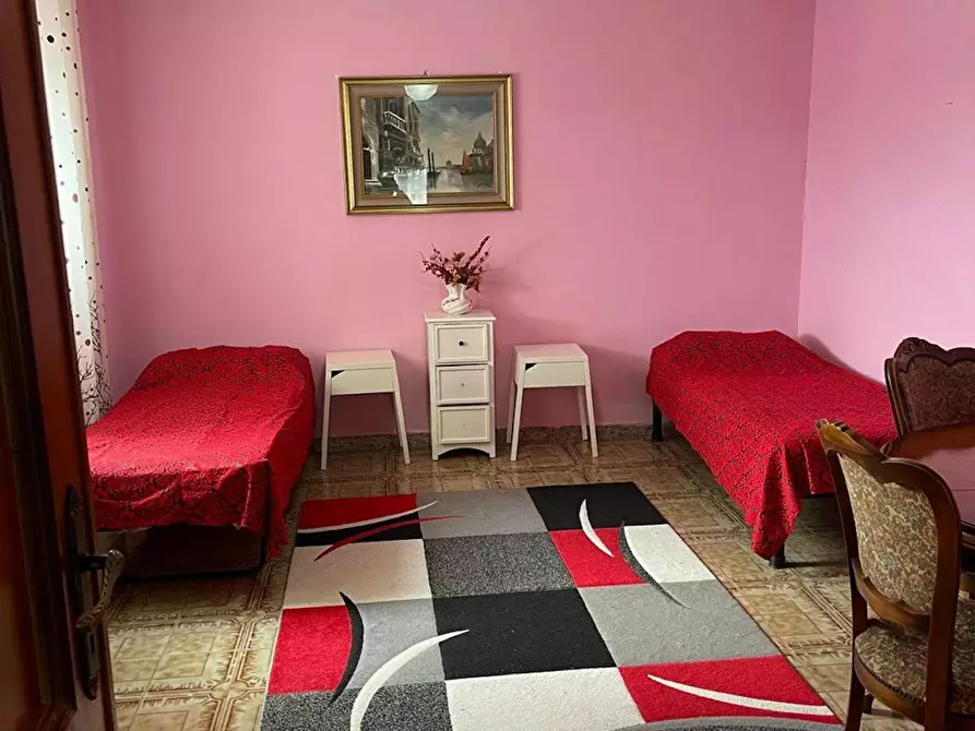 Immagine 1 di Camera in affitto  in Via Avola a Roma