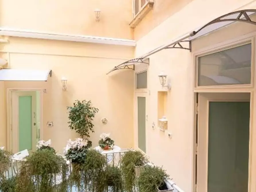 Immagine 8 di Camera in affitto  in Vico San Nicola a Nilo a Napoli