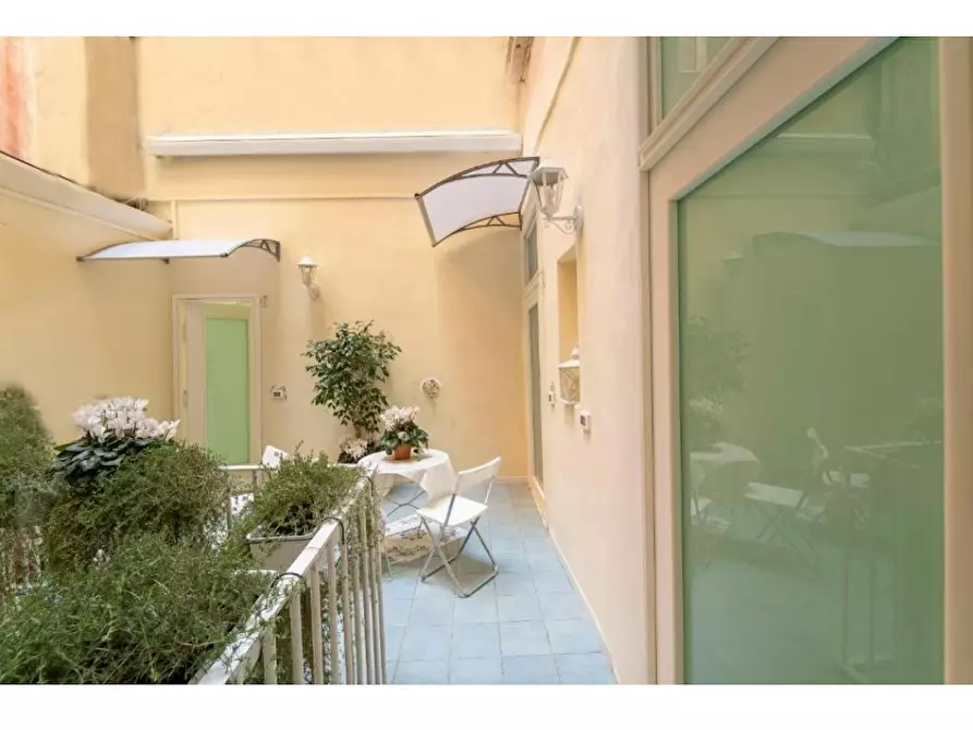 Immagine 3 di Camera in affitto  in Vico San Nicola a Nilo a Napoli