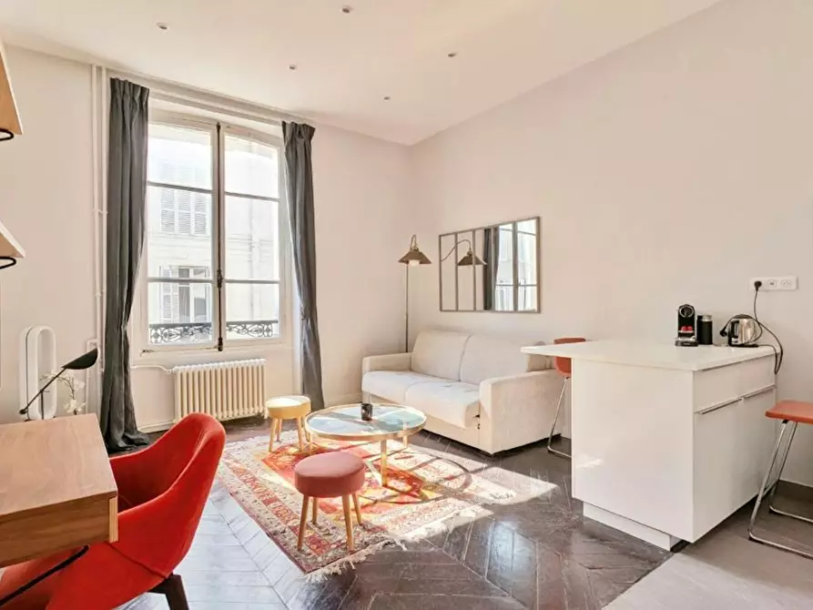 Immagine 2 di Appartamento in affitto  in Rue du Colisée a Paris 08