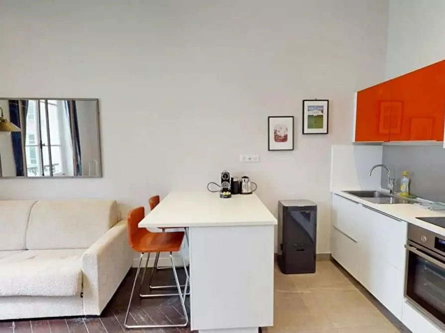 Immagine 9 di Appartamento in affitto  in Rue du Colisée a Paris 08