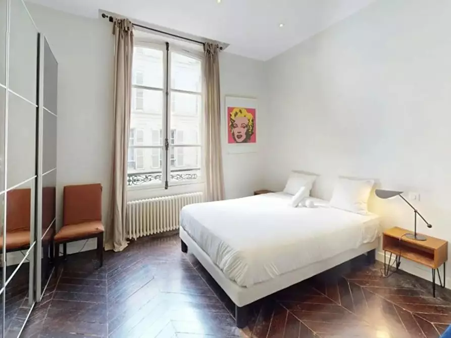 Immagine 5 di Appartamento in affitto  in Rue du Colisée a Paris 08