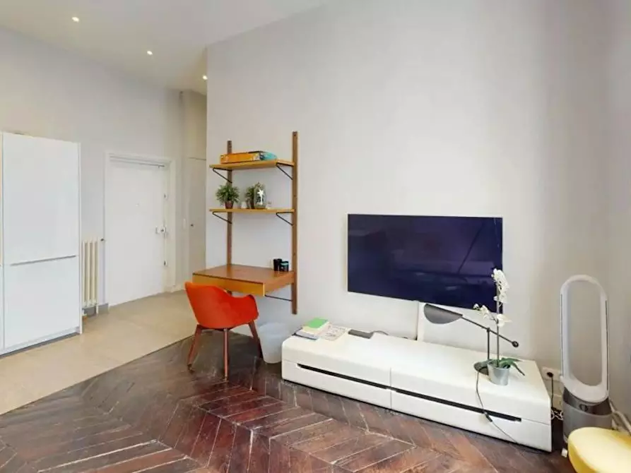 Immagine 8 di Appartamento in affitto  in Rue du Colisée a Paris 08