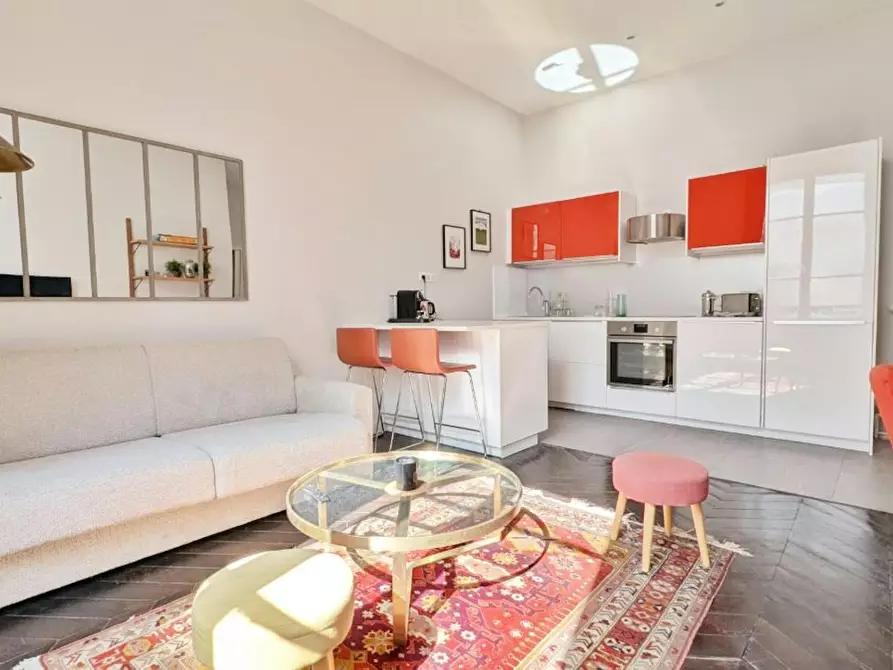 Immagine 1 di Appartamento in affitto  in Rue du Colisée a Paris 08