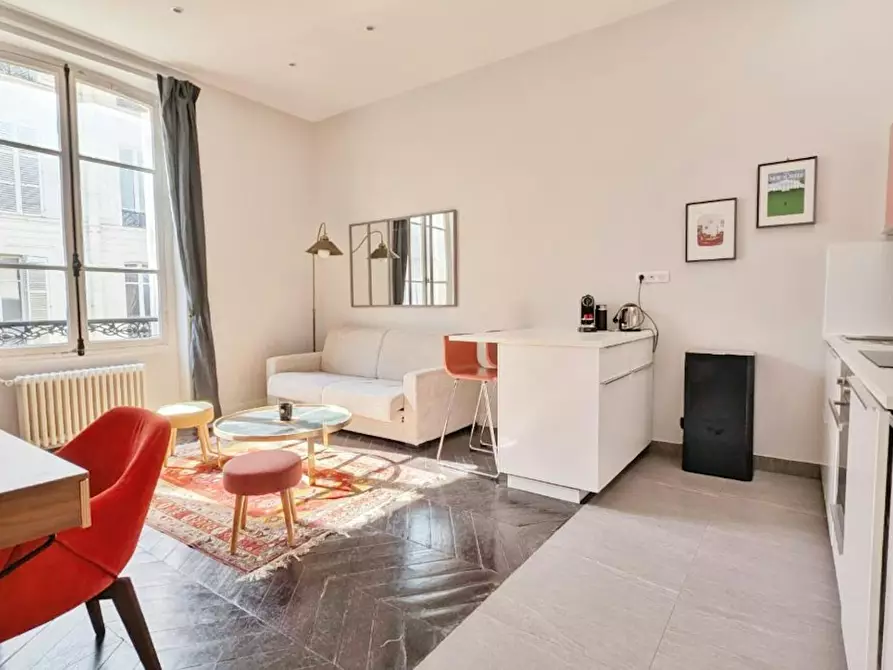 Immagine 7 di Appartamento in affitto  in Rue du Colisée a Paris 08