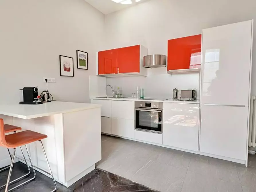 Immagine 3 di Appartamento in affitto  in Rue du Colisée a Paris 08