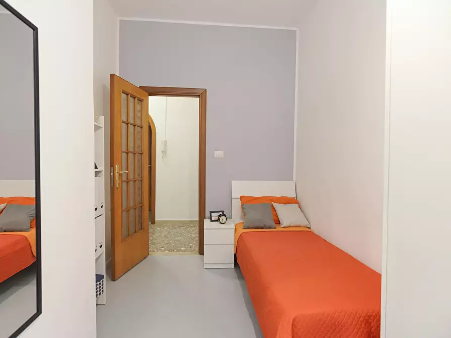 Immagine 2 di Camera in affitto  in Viale Bognar a Pozzuoli