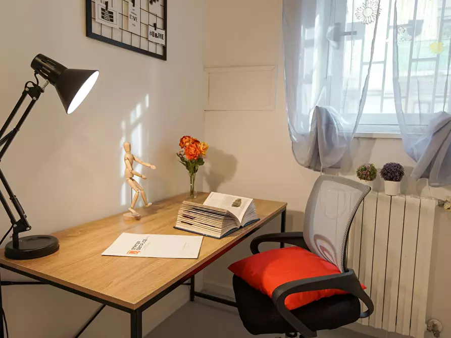 Immagine 4 di Camera in affitto  in Viale Bognar a Pozzuoli